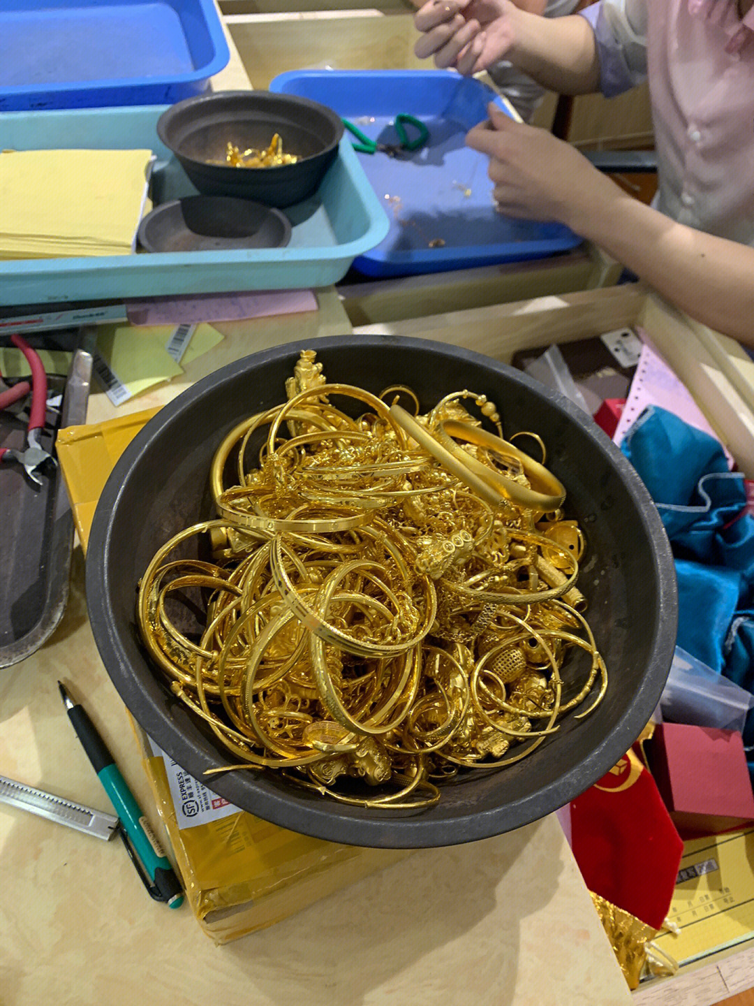 博物馆里的金银首饰 凝固时光的奢华与美学